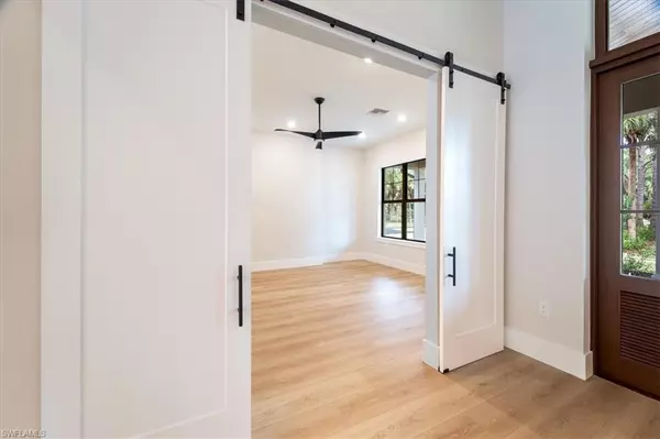 Naples, FL 34120,699 1st ST NW