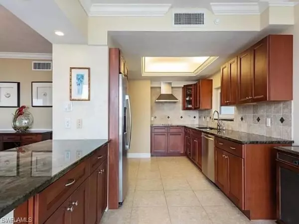 Naples, FL 34103,4031 Gulf Shore BLVD N #13C