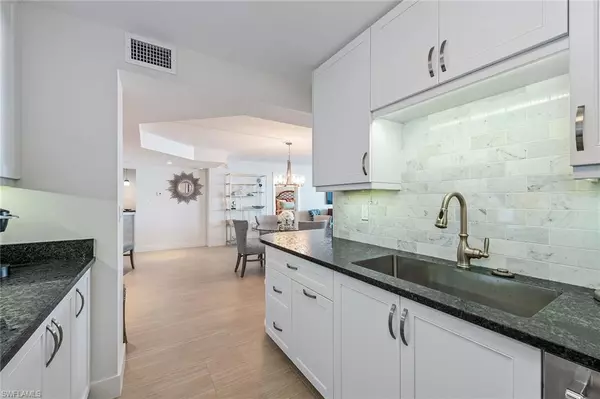 Naples, FL 34103,4001 Gulf Shore BLVD N #904