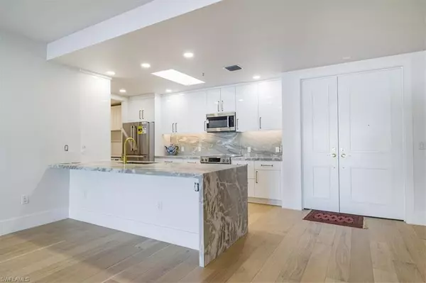 Naples, FL 34102,780 5th AVE S #305