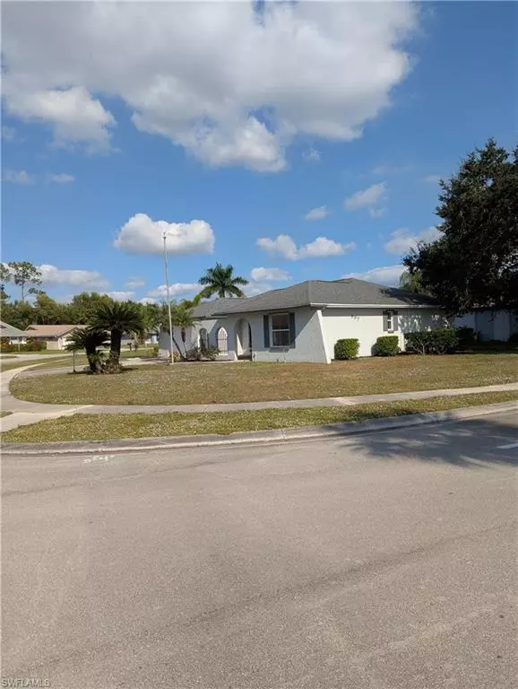 Naples, FL 34112,997 Charlemagne BLVD