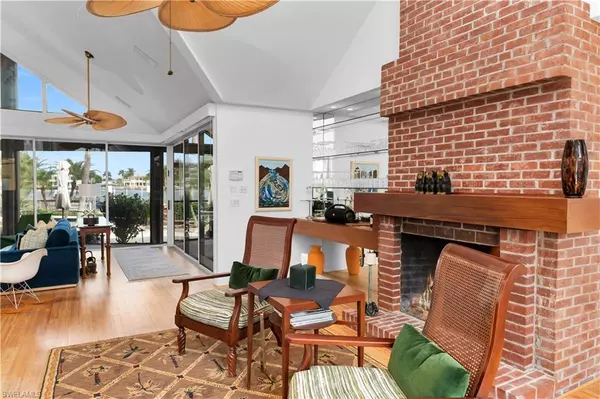 Naples, FL 34102,883 Galleon DR