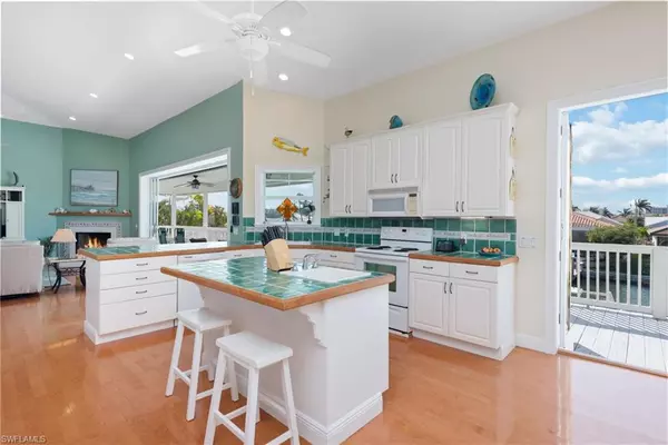 Marco Island, FL 34145,436 Driftwood CT