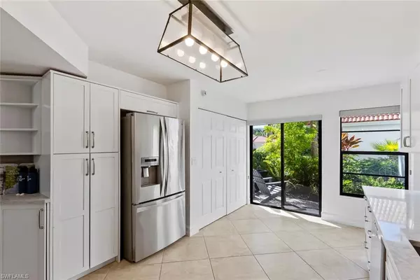 Naples, FL 34108,5880 Via Lugano #104