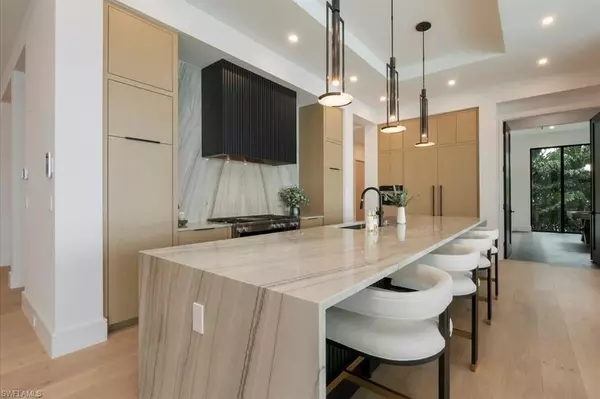 Naples, FL 34102,1640 Dolphin CT