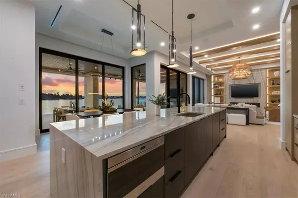 Naples, FL 34102,1640 Dolphin CT