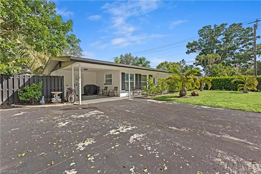 1435 Terra Palma DR, Fort Myers, FL 33901