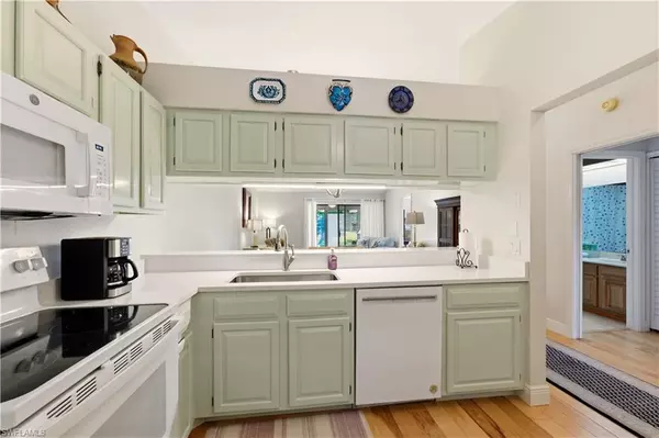 Naples, FL 34112,2060 Pine Isle LN #2060