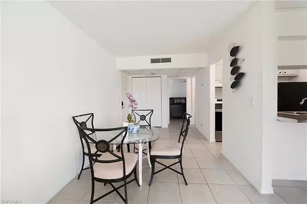 Naples, FL 34105,1086 Forest Lakes DR #9305