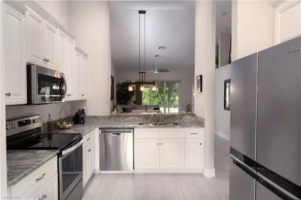 5433 Whitten DR #106, Naples, FL 34104