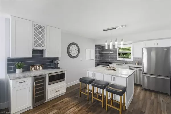 Marco Island, FL 34145,1011 Anglers CV #H201