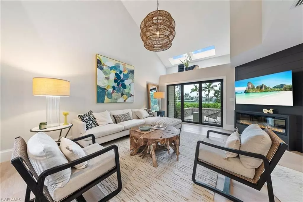 Naples, FL 34103,569 Park Shore DR #G5