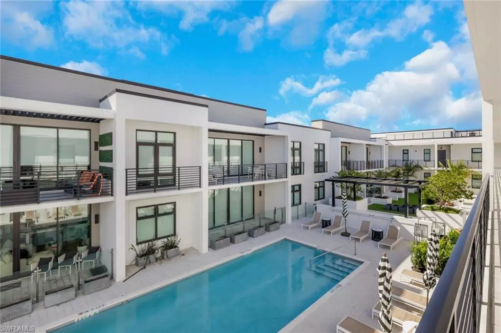 Naples, FL 34102,850 Central #303