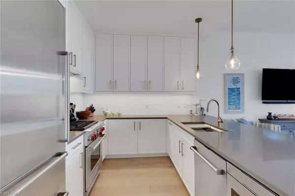 Naples, FL 34102,850 Central #303