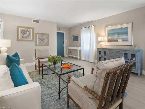 1568 Gulf Shore BLVD N #4, Naples, FL 34102