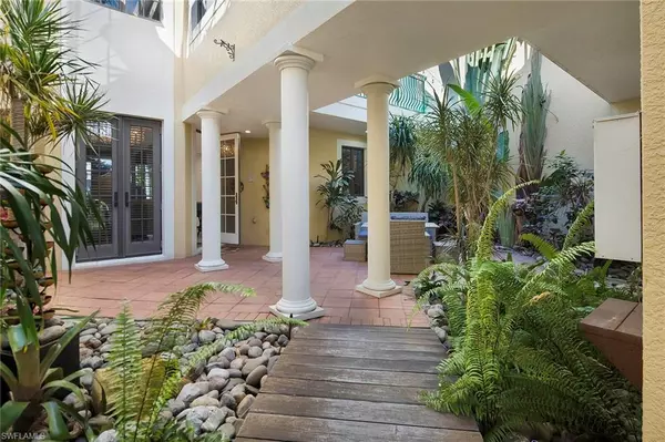 Naples, FL 34102,1160 Clam CT #3