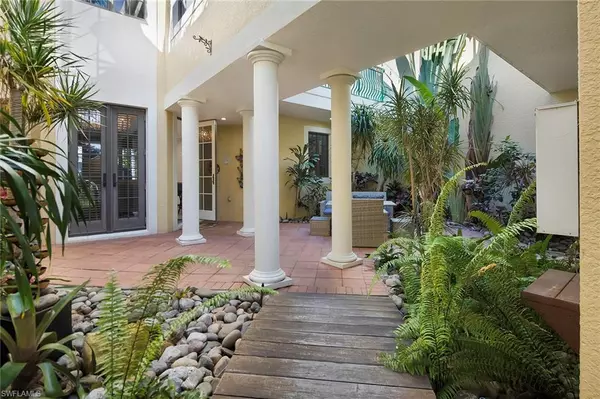 Naples, FL 34102,1160 Clam CT #3