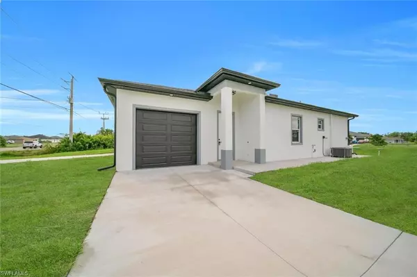 4833-4835 Leonard BLVD S, Lehigh Acres, FL 33973