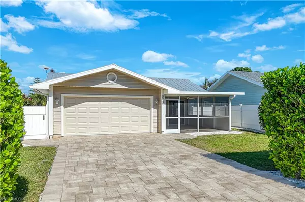 Naples, FL 34108,825 93rd AVE N