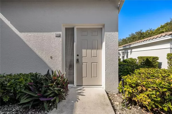 Naples, FL 34109,6927 Satinleaf RD N #203