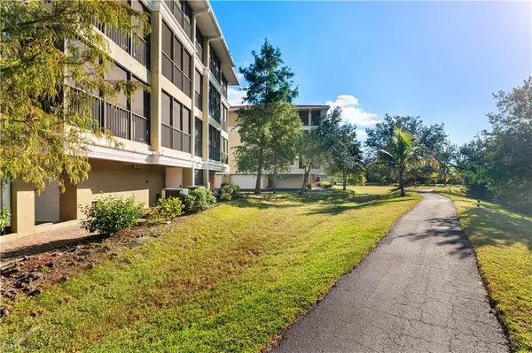 Fort Myers, FL 33908,10060 Lake Cove DR #301