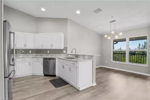 Fort Myers, FL 33908,10060 Lake Cove DR #301