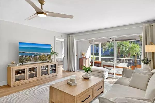 Naples, FL 34109,9832 Luna CIR #103G