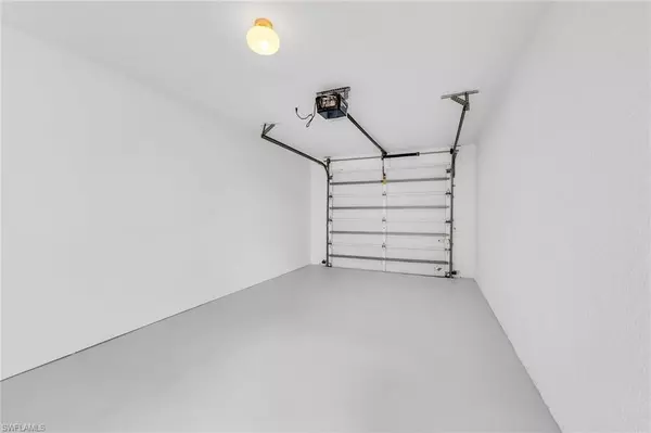 Naples, FL 34104,700 Saratoga CIR #B-101