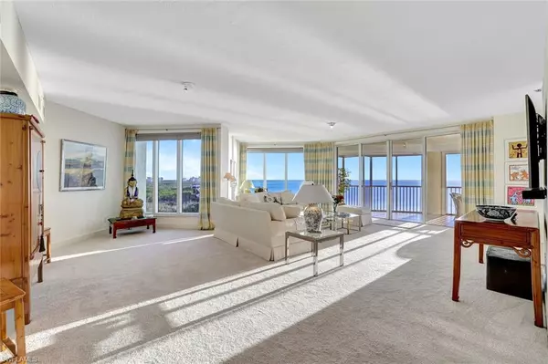 Naples, FL 34108,8111 Bay Colony DR #1102