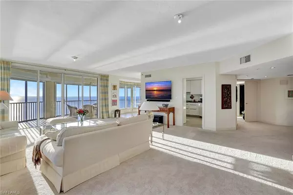 Naples, FL 34108,8111 Bay Colony DR #1102