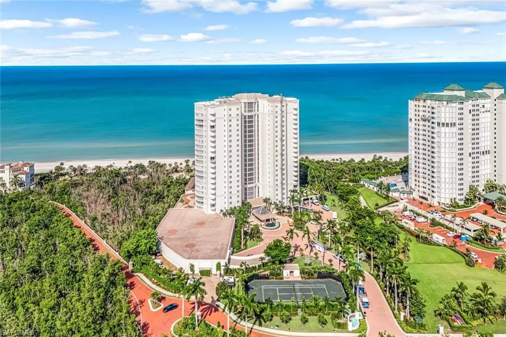 Naples, FL 34108,8111 Bay Colony DR #1102