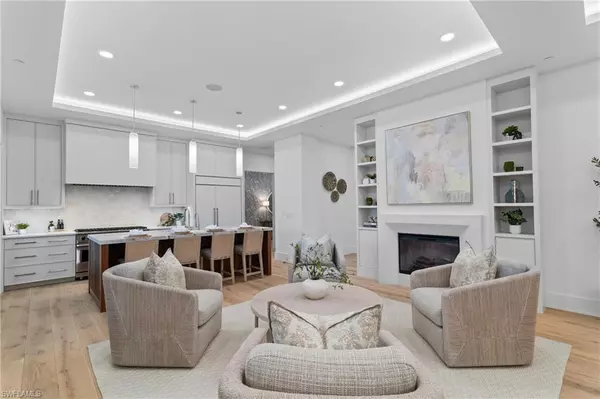 Naples, FL 34102,82 9th ST S #301