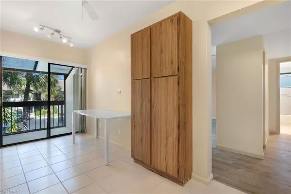 Naples, FL 34112,1814 Kings Lake BLVD #201