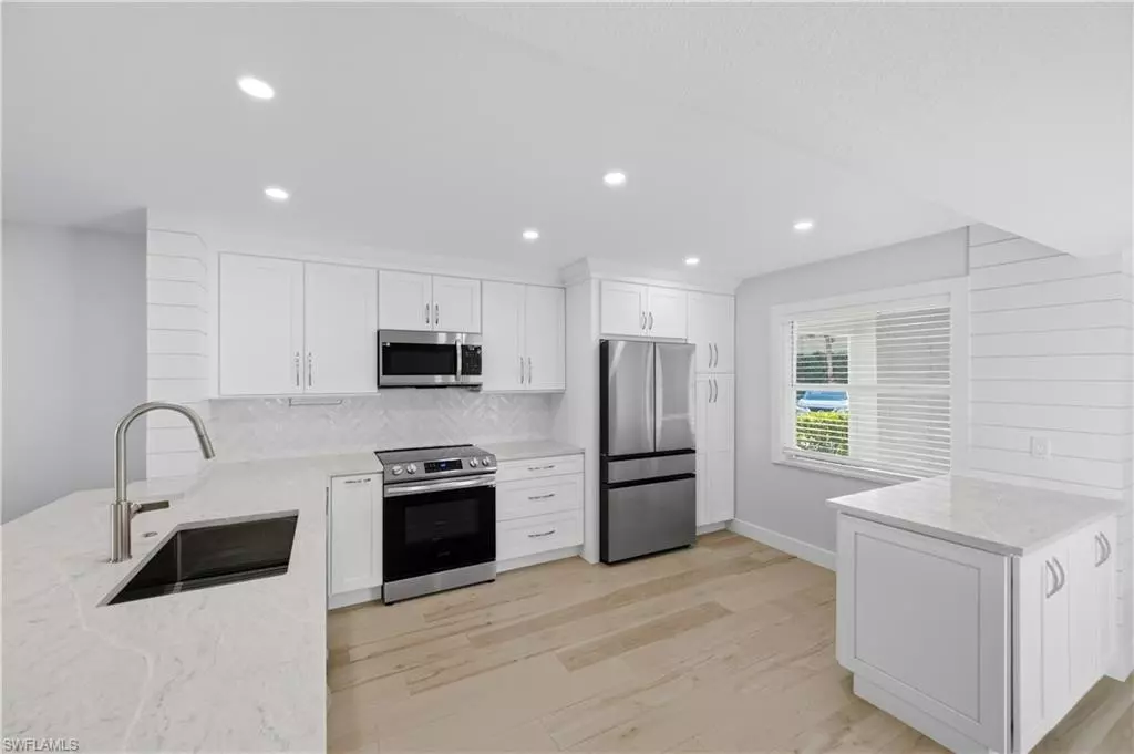 Naples, FL 34116,1330 Derbyshire CT #E101