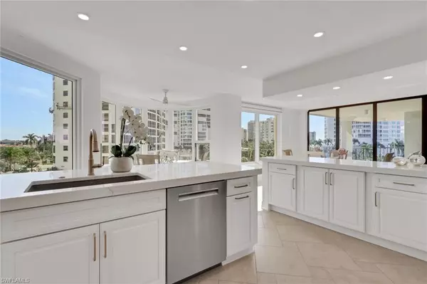 Naples, FL 34103,4251 Gulf Shore BLVD N #5B