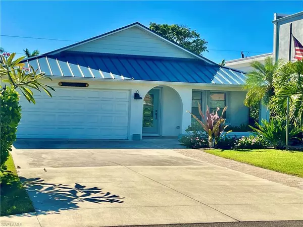 Naples, FL 34108,682 95th AVE N