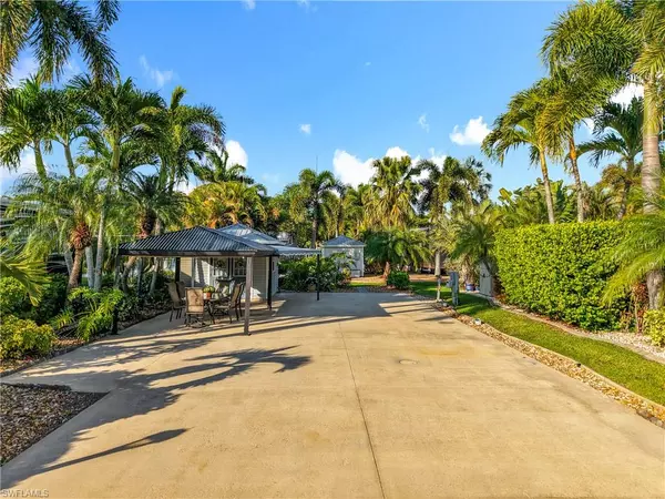 10141 Shadowood CT, Fort Myers, FL 33905