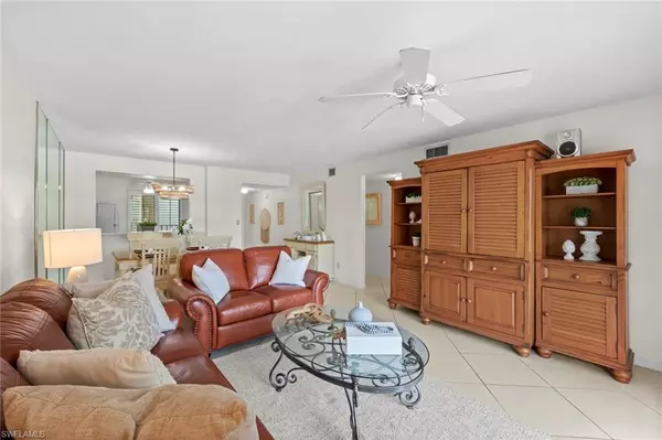 Naples, FL 34104,219 Fox Glen DR #1203