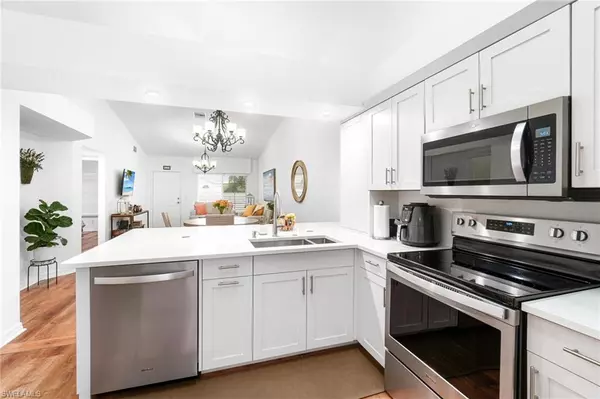 Naples, FL 34109,4945 Cougar CT S #4-202