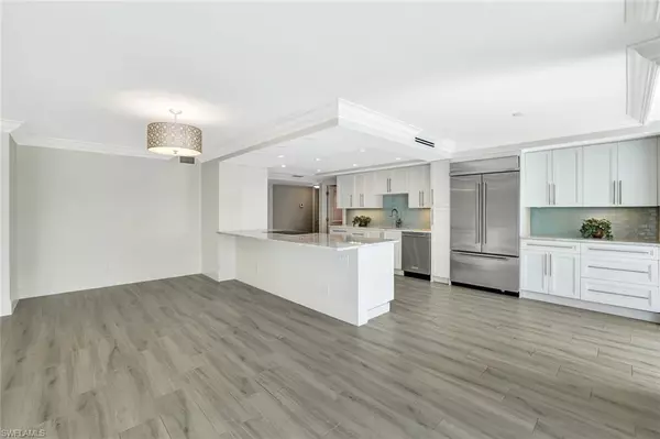 Naples, FL 34103,4401 Gulf Shore BLVD N #C205