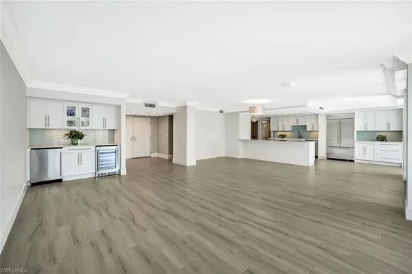 Naples, FL 34103,4401 Gulf Shore BLVD N #C205