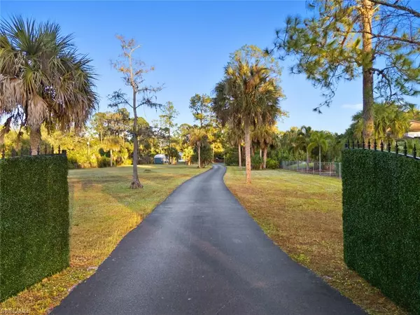 Naples, FL 34117,460 9th ST SW