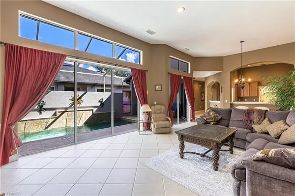 Naples, FL 34119,1761 Tarpon Bay DR S #58