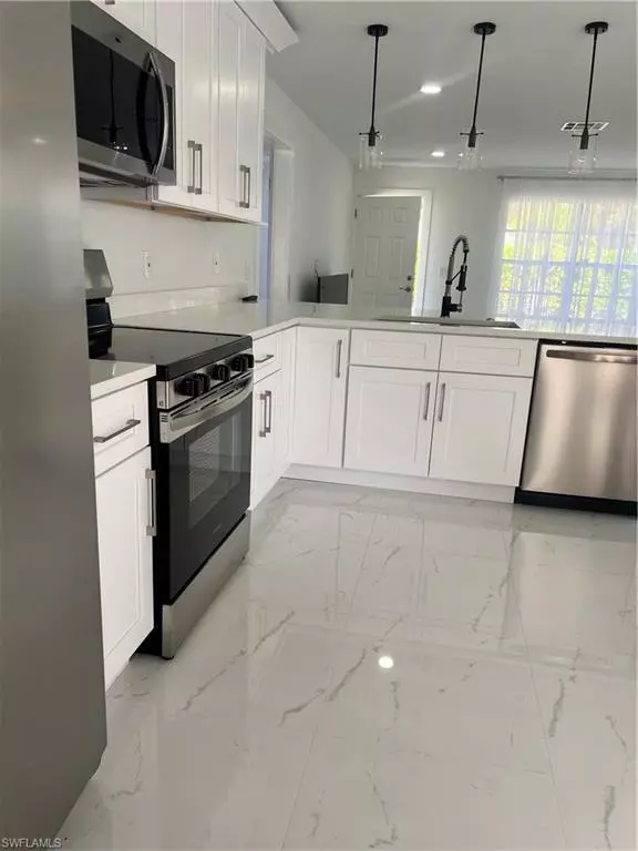 Naples, FL 34108,862 99th AVE N