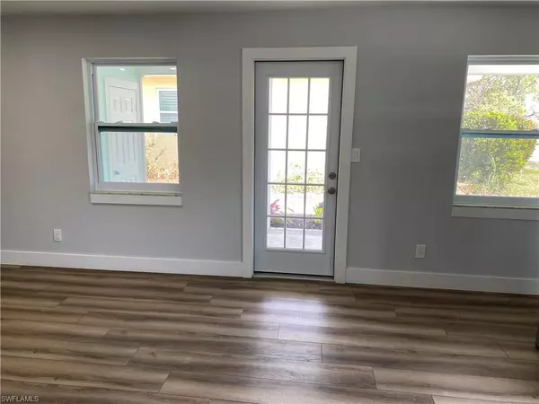 Naples, FL 34112,1751 Smugglers CV #B