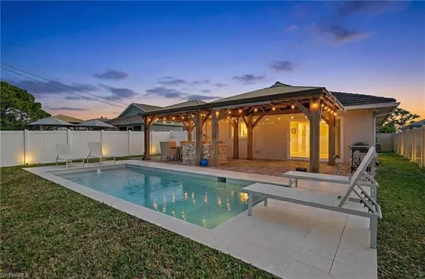 Naples, FL 34108,523 107th AVE N