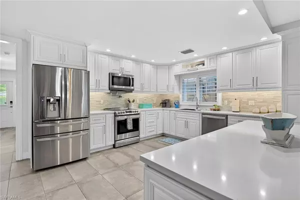 Naples, FL 34108,523 107th AVE N