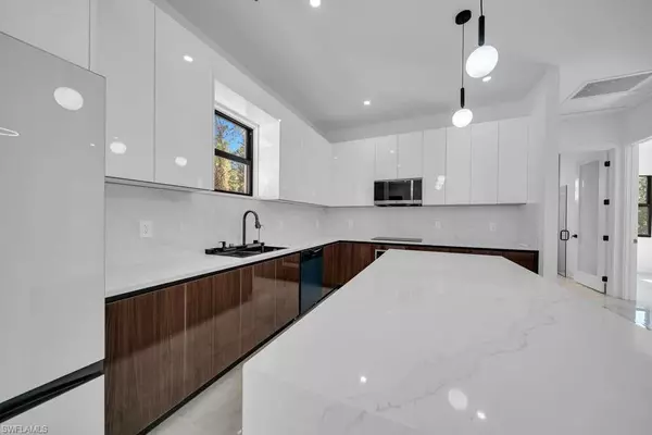 Lehigh Acres, FL 33974,323 Long AVE S