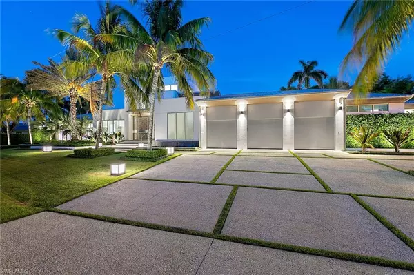 Naples, FL 34102,2211 South Winds DR