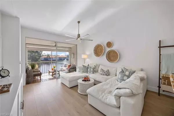 2450 Old Groves RD #201, Naples, FL 34109